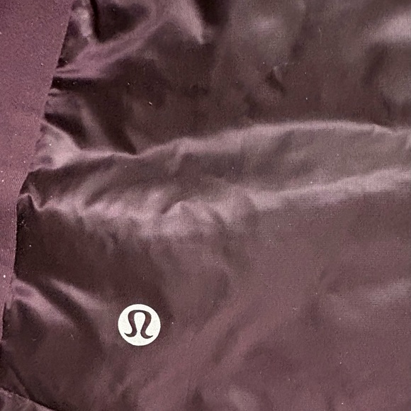Lululemon Down For A Run Pullover II • Black Cherry • Goose Down Puffer • Size 6 - Picture 5 of 7